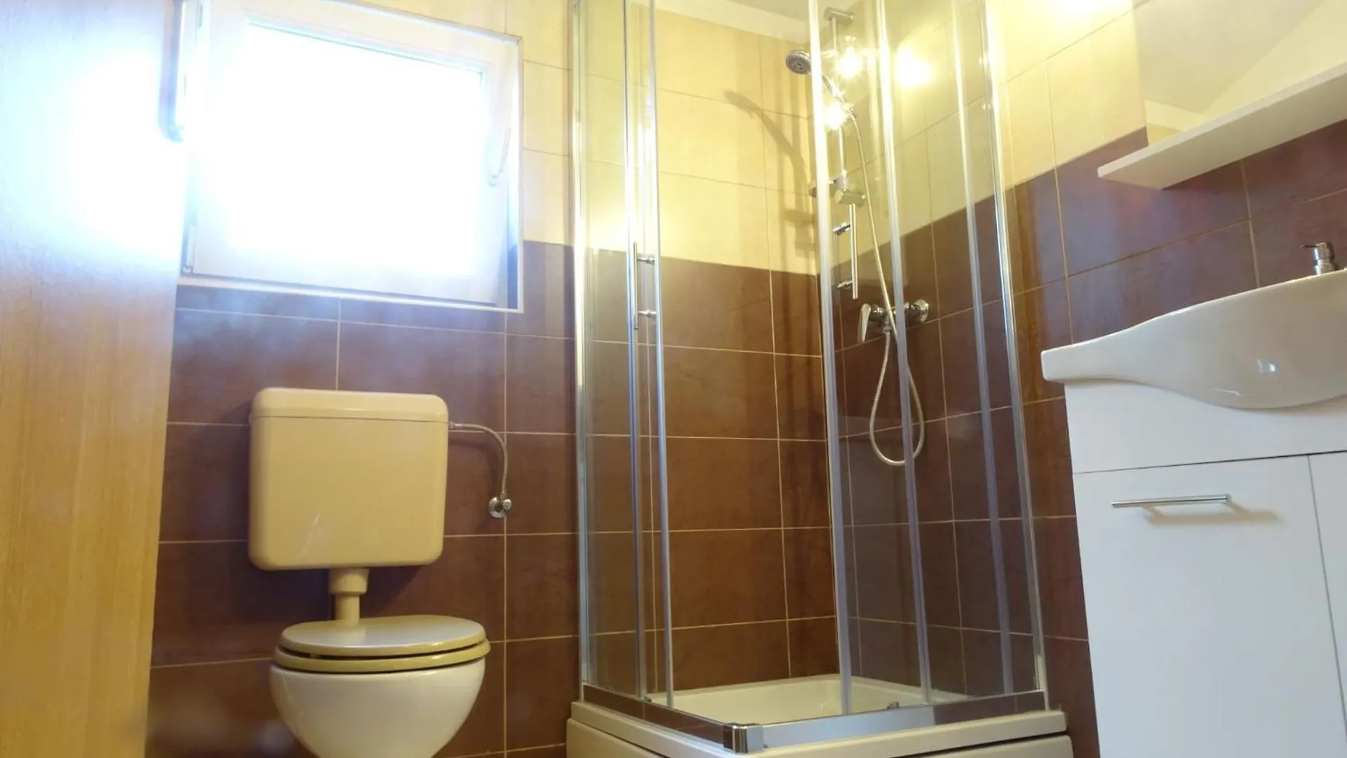 Sukošan Apartmani Luna 0*,