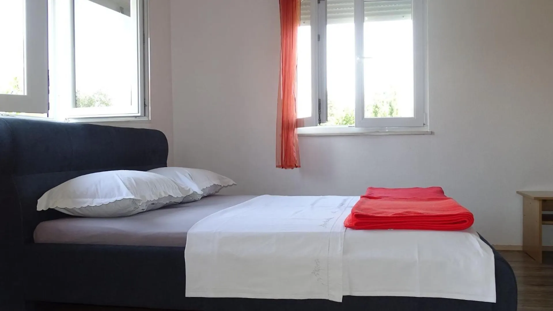 Apartmani Luna Sukosan 0*,